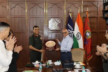 Lt Gen DS Kushwah and Shri Sadanand Date