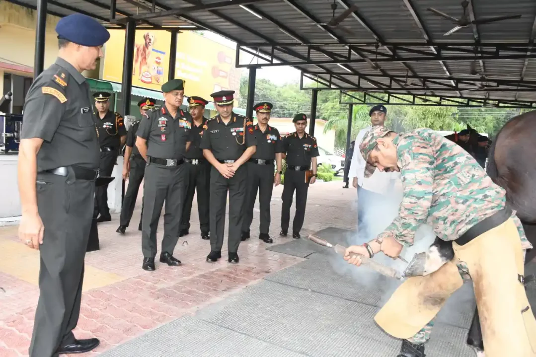 Lt Gen Prashant Srivastava Reviewing