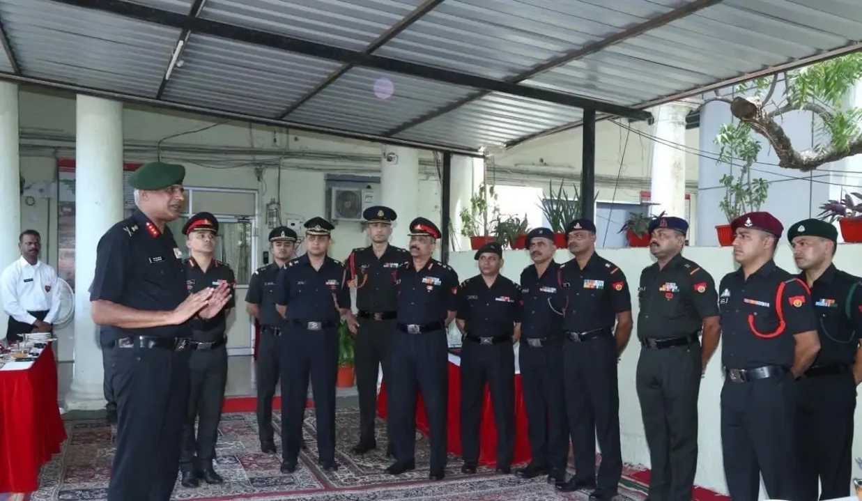 Lt Gen RS Sundaram Interacting
