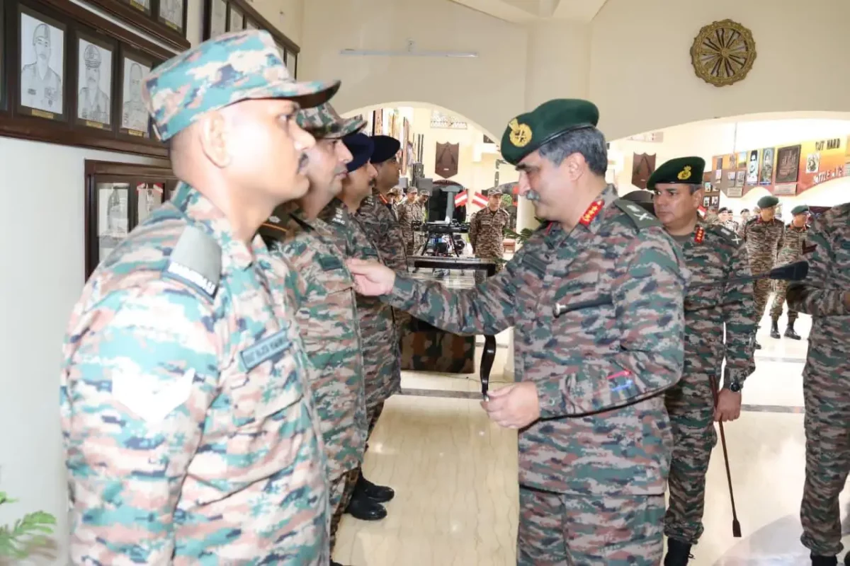 Lt Gen Rajesh Pushkar Commending