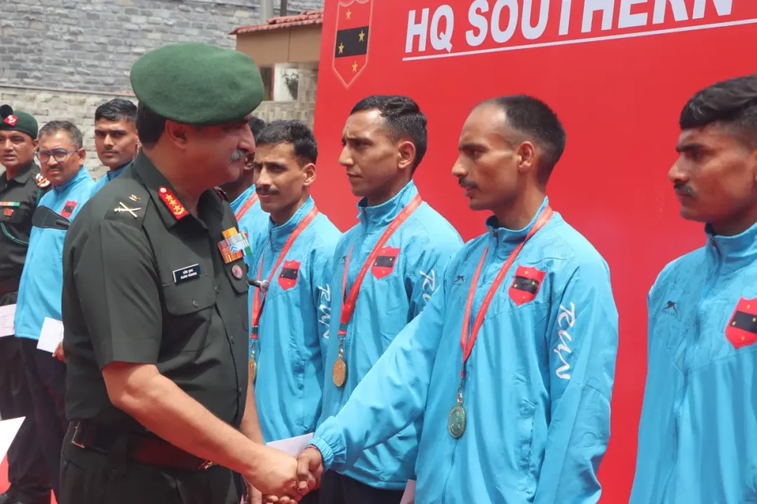 Lt Gen Rajesh Pushkar Shaking Hands 2