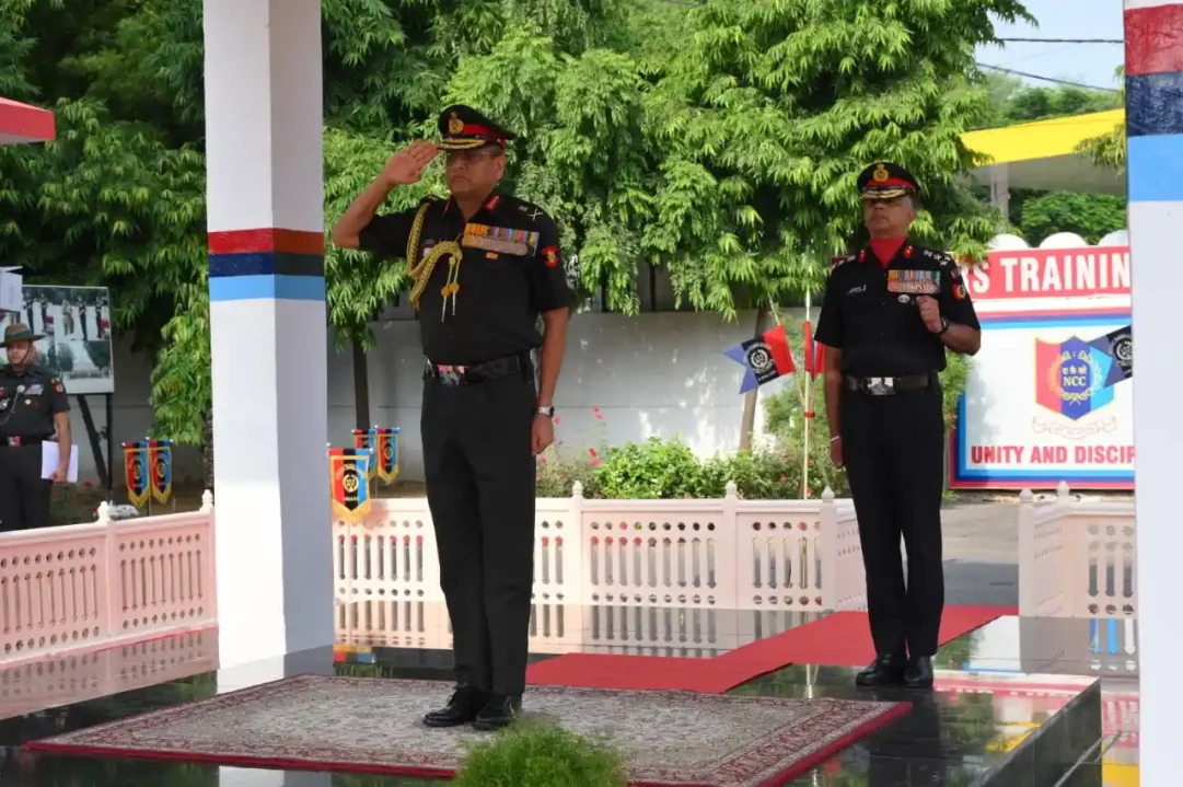Lt Gen Sengupta Saluting