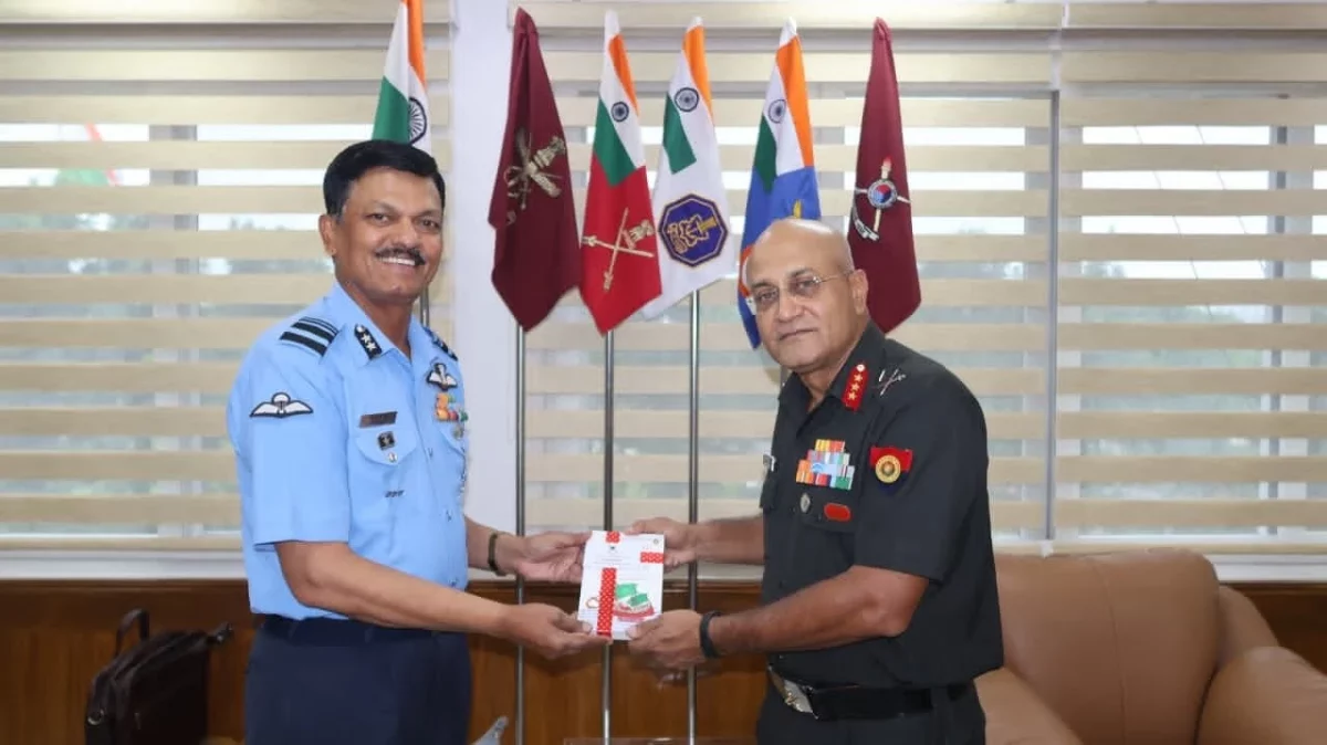 Lt Gen Ulhas Kirpekar Being Given Memento