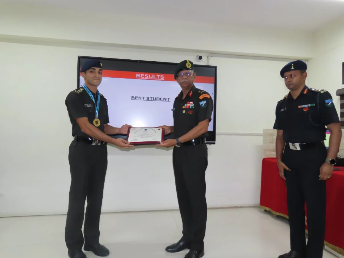 Captain Ayush Aswal Named Best Student at MCTE Mhow
