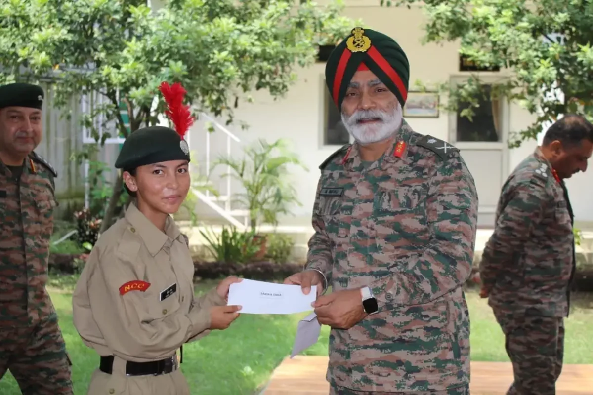 Maj Gen Anupinder Bevli Giving Award