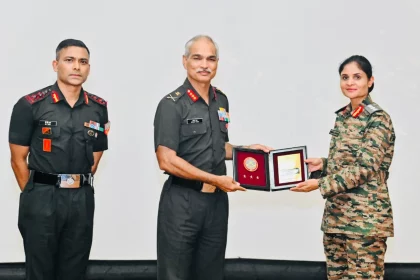Officer Giving Award 2