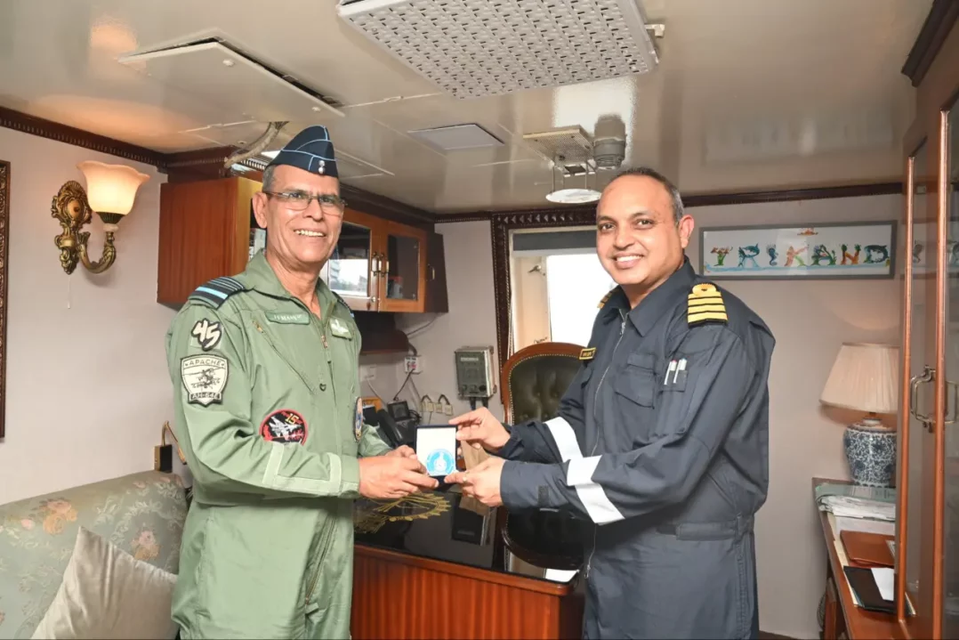 Air Marshal Jasvir Singh Mann with Officer