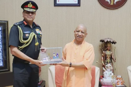 Lt Gen Anindya Sengupta Giving Memento