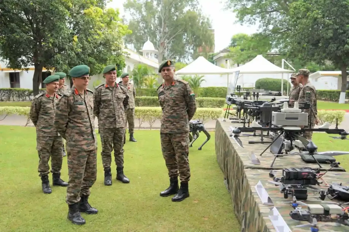 Lt Gen Manish Luthra Reviewing Equipment