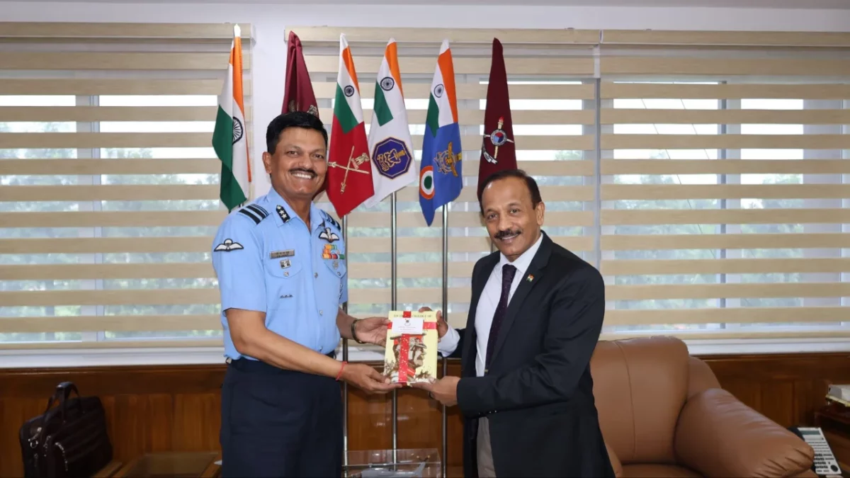 Lt Gen PC Nair Getting Memento