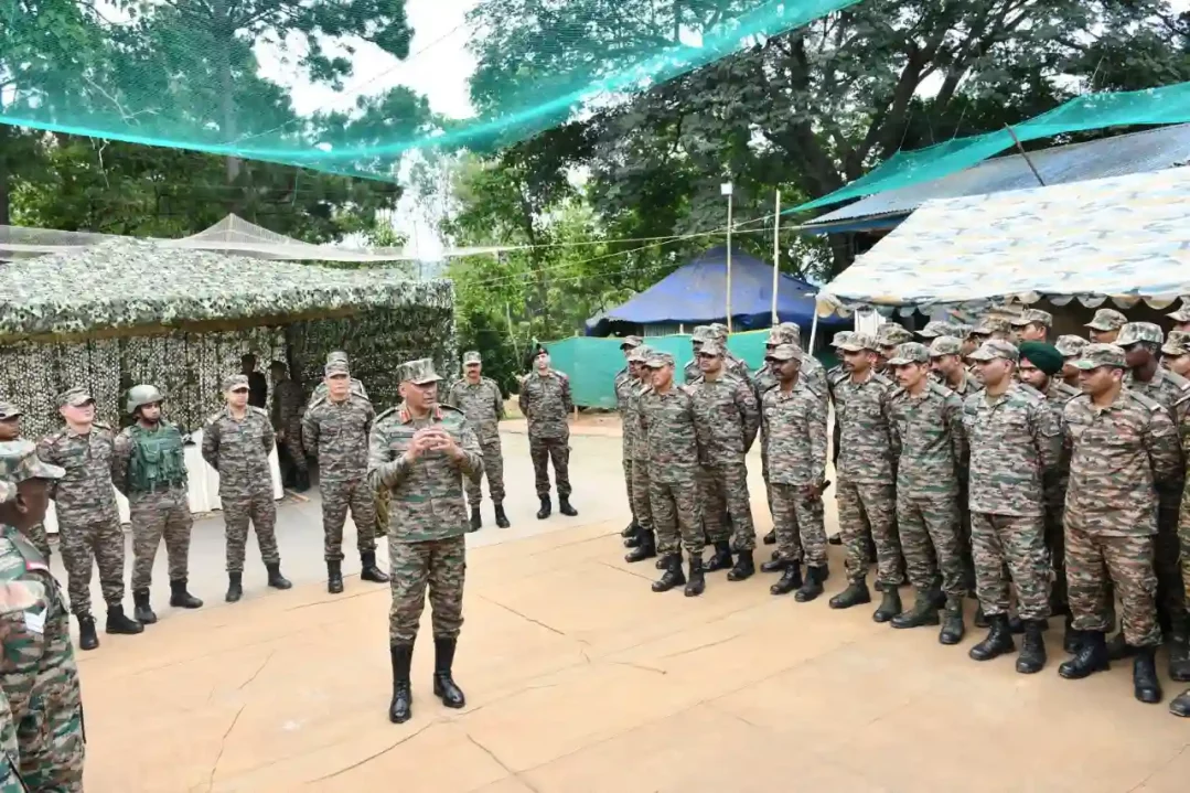 Lt Gen Pratik Sharma Interacting 2