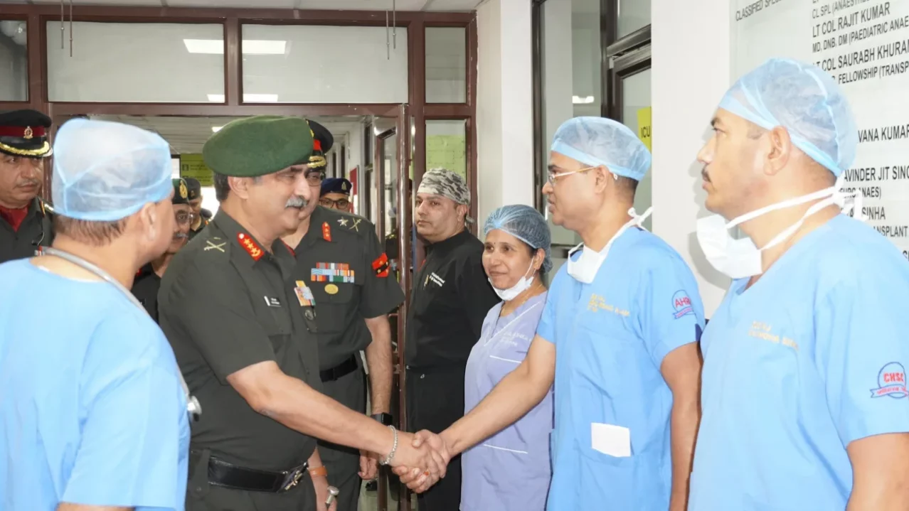 Lt Gen Rajesh Pushkar Shaking Hands 1
