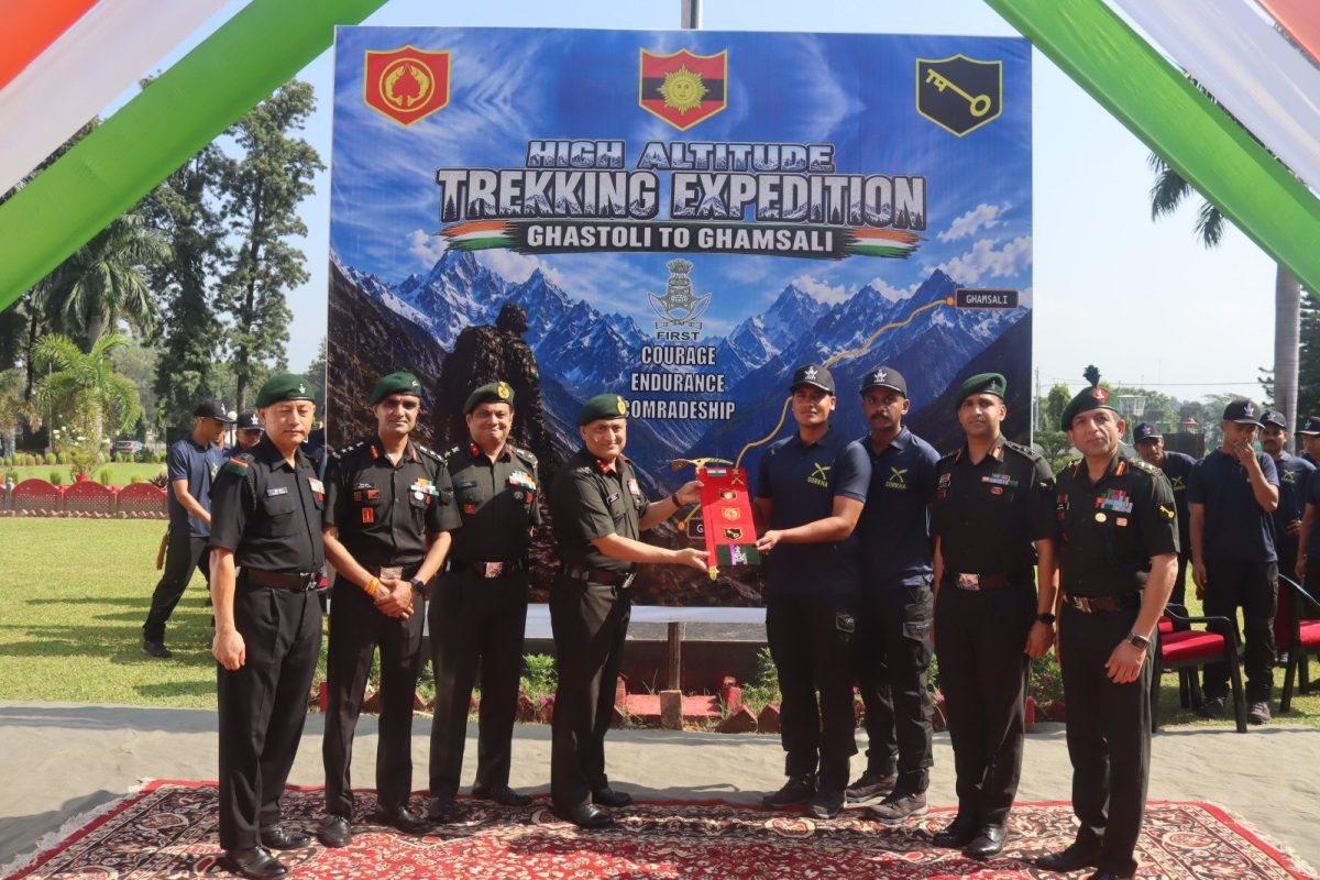 Maj Gen Amaresh Gunjan Giving Memento