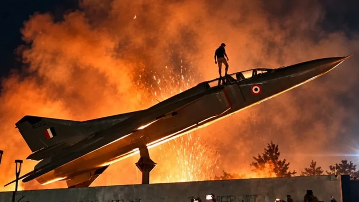 Student Climbs MiG-23UM at LPU During Protest
