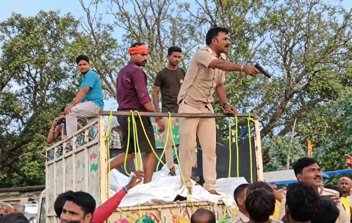 Bihar Police SHO Suspended After Pointing Pistol at Flood Victims During Relief Distribution