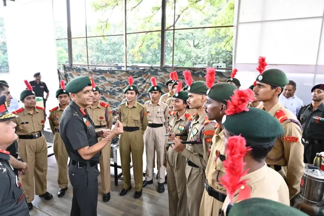 Lt Gen Virendra Vats with Cadets