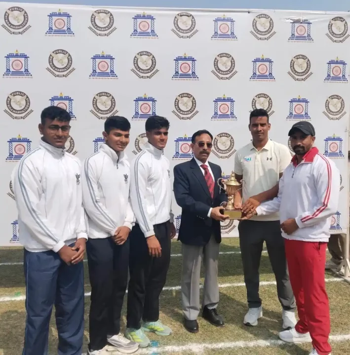 Trophy Being Given 2